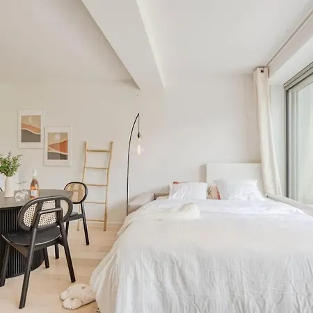 Amazing Near The Sea *