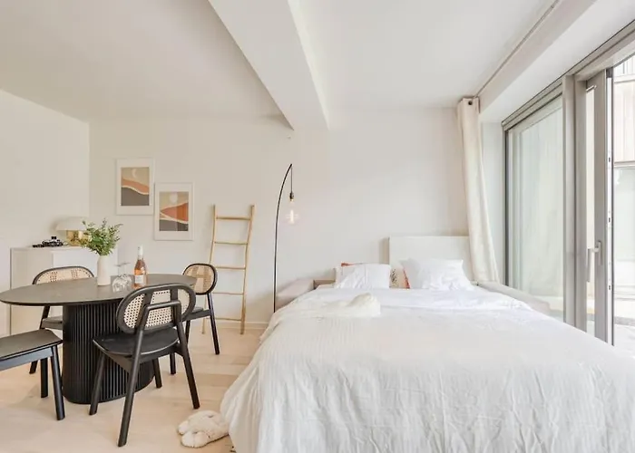 Amazing Near The Sea *