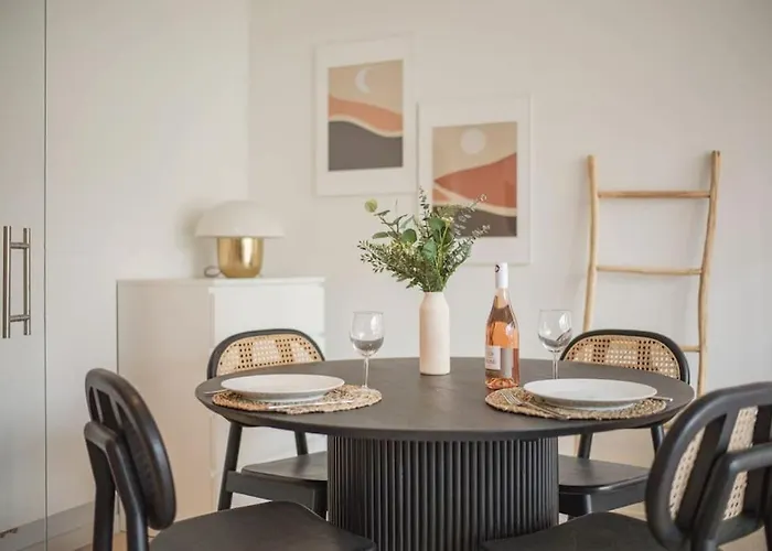 Amazing Near The Sea *